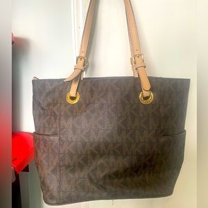 Michael Kors purse & matching wallet